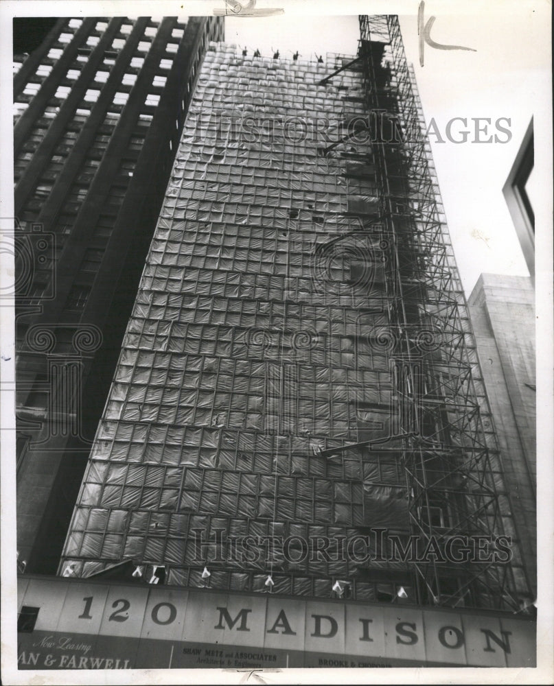 1963 Press Photo Unveiling Workmen stripping Madison - RRW43057 - Historic Images