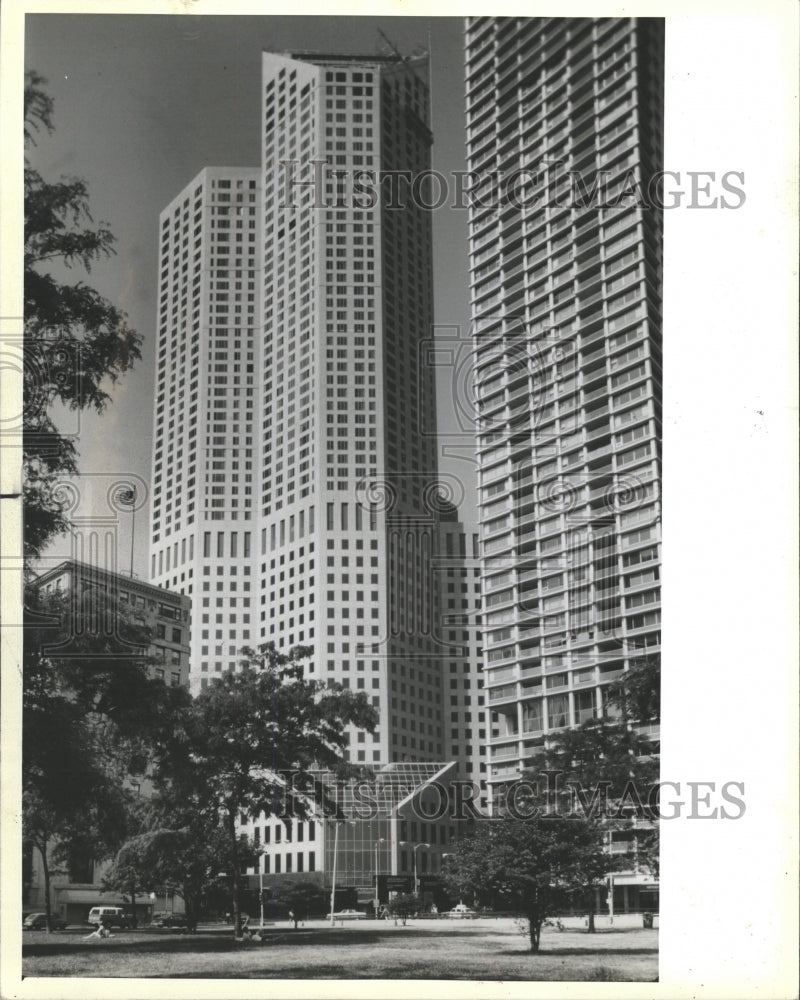1983 Press Photo ONE MAGNIFICENT MILE TOWER SPACE - RRW43067 - Historic Images