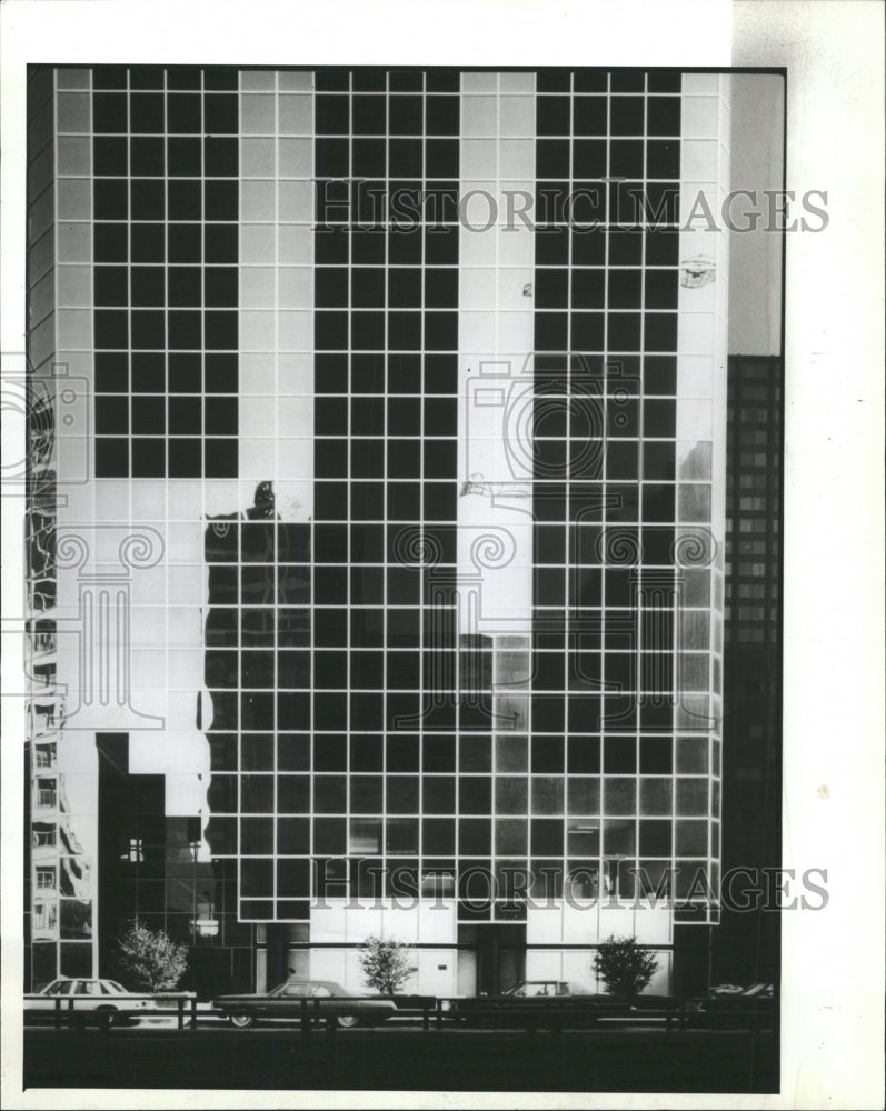 1982 Press Photo Sullivan Troescher building graced - RRW43091 - Historic Images