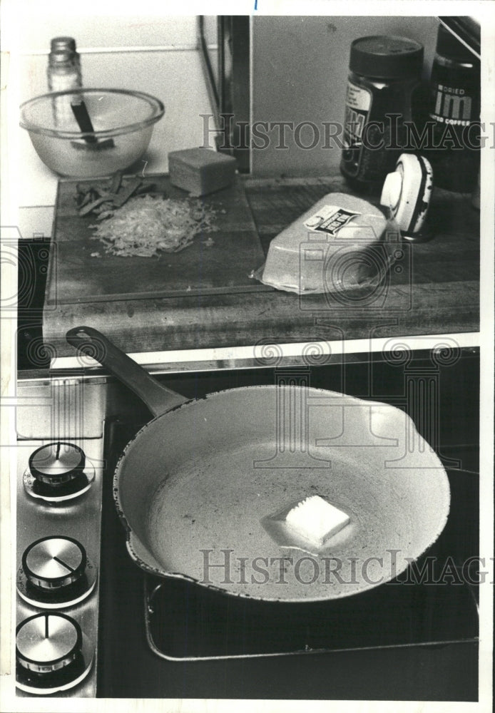 1978 Press Photo Making An Omelet - RRW43137 - Historic Images