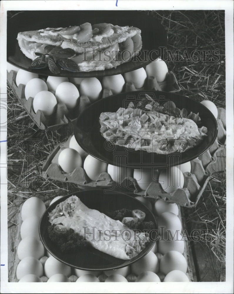 1977 Press Photo Omelet Americana pouf nectarine meal - RRW43141 - Historic Images