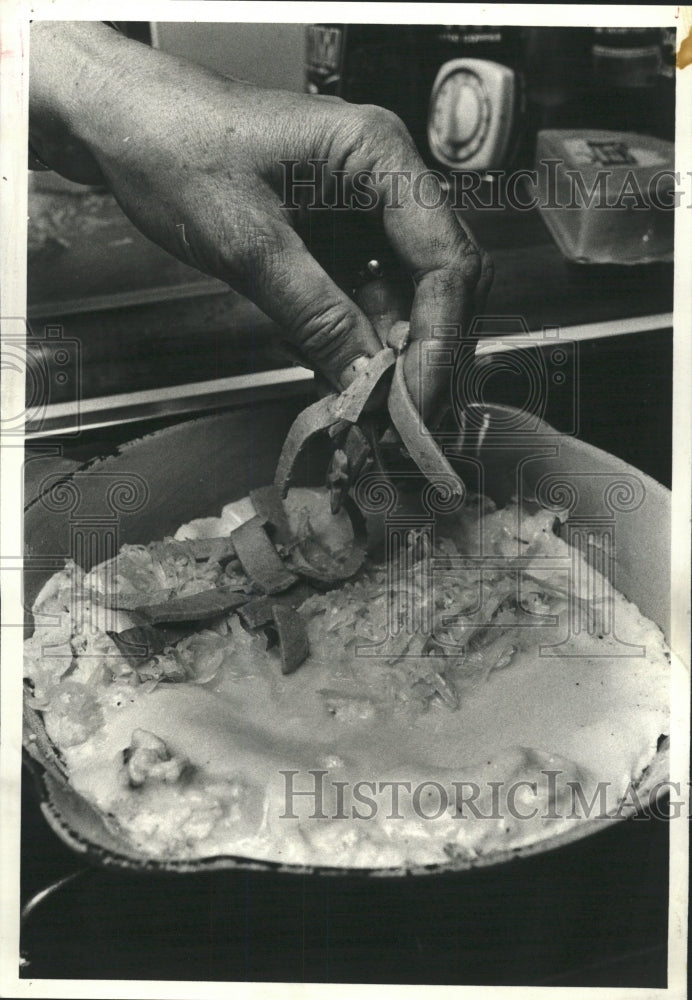 1978 Press Photo Omelete Bride Margot Newson economist - RRW43151 - Historic Images