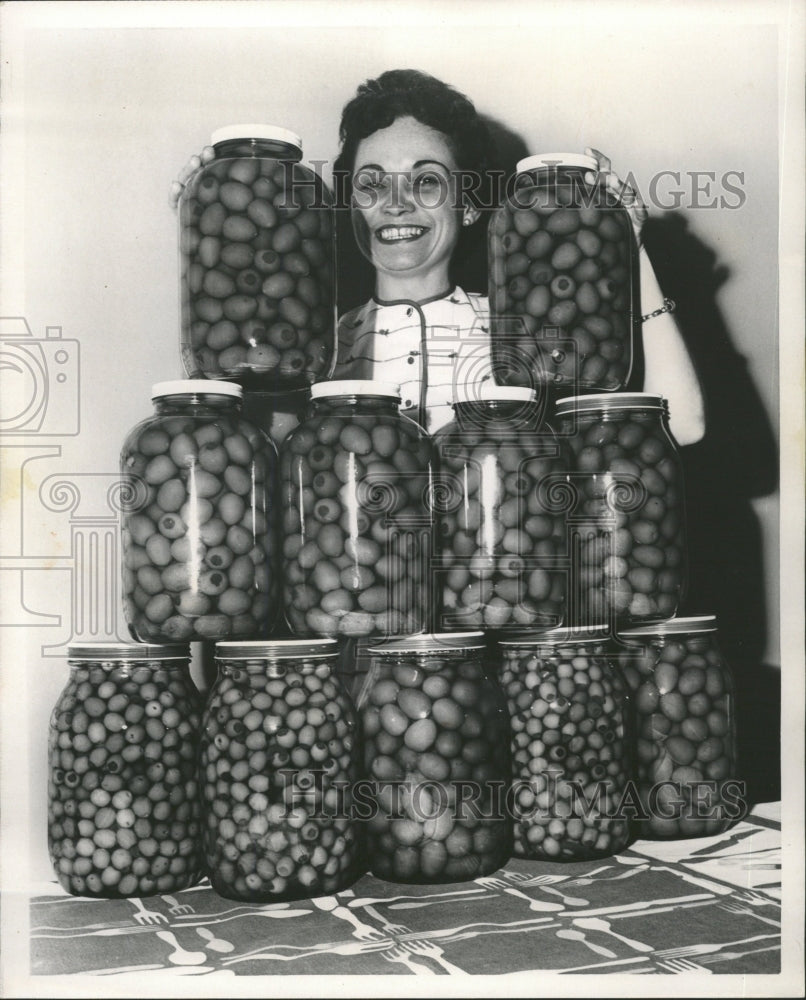 1959 Press Photo National Green Olive week homemaker - RRW43185 - Historic Images