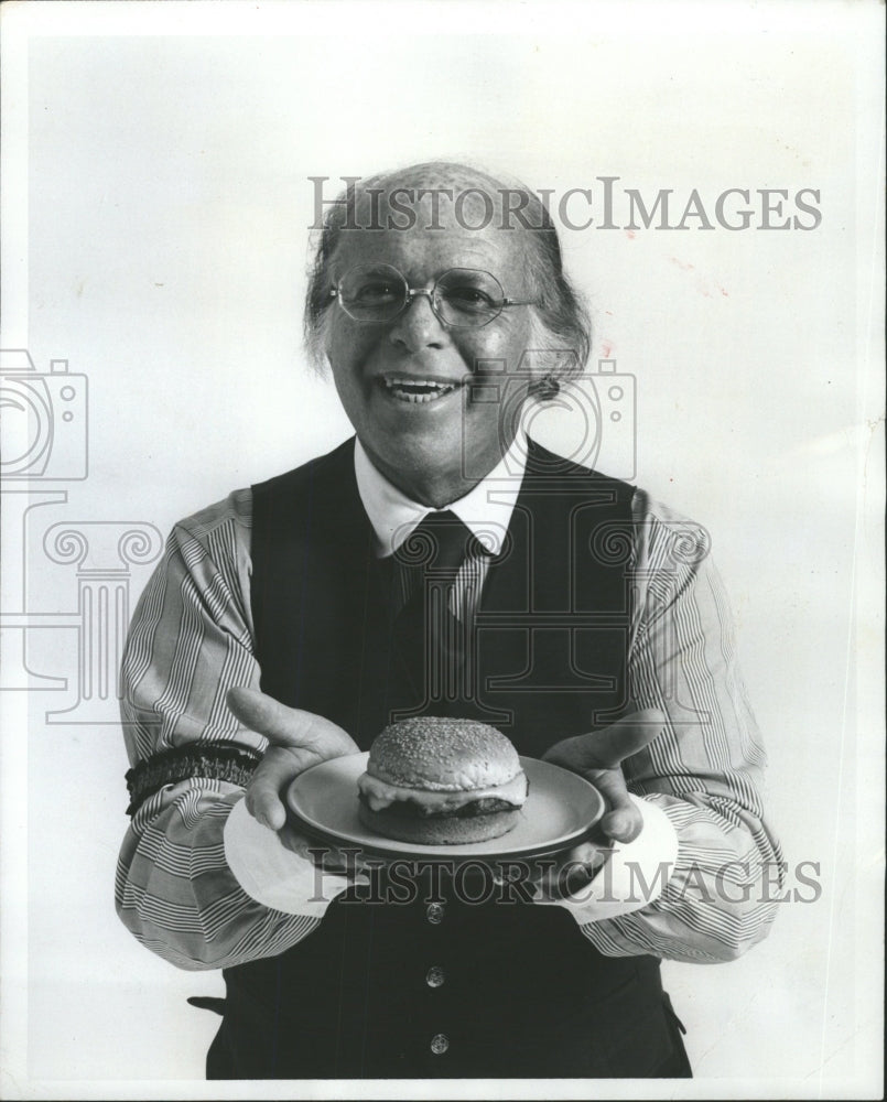 1975 Press Photo Ollie Trolley fast food John Brown - RRW43199 - Historic Images