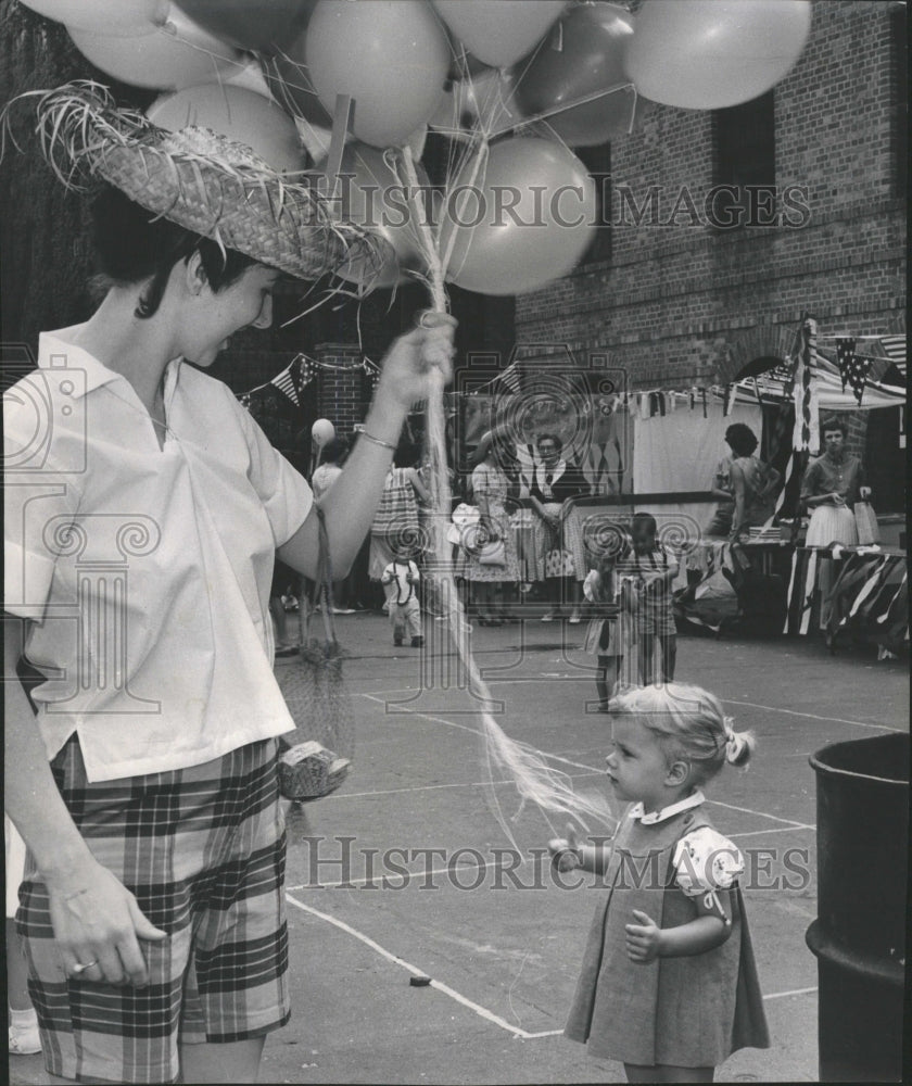 1961 Press Photo Kee Callahan Katy Koch Balloons Fair - RRW43239 - Historic Images