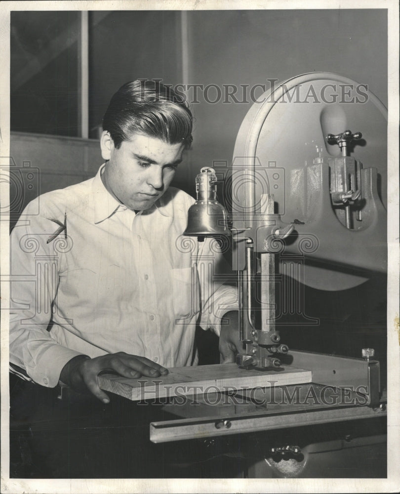 1953 Press Photo Ronald Holtz Western Working Band Saw - RRW43445 - Historic Images