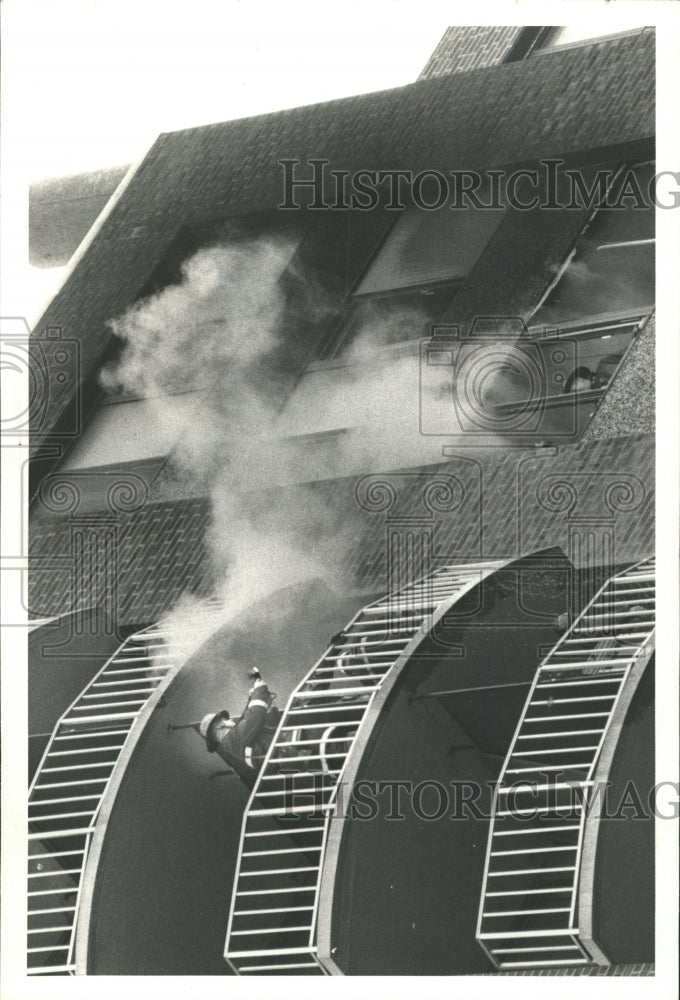 1982 Press Photo Pavilion High-rise Apartment Chicago - RRW43511 - Historic Images