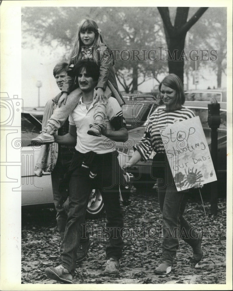 1984 Press Photo Walter Piszezor James Lake Front Dads - RRW43549 - Historic Images