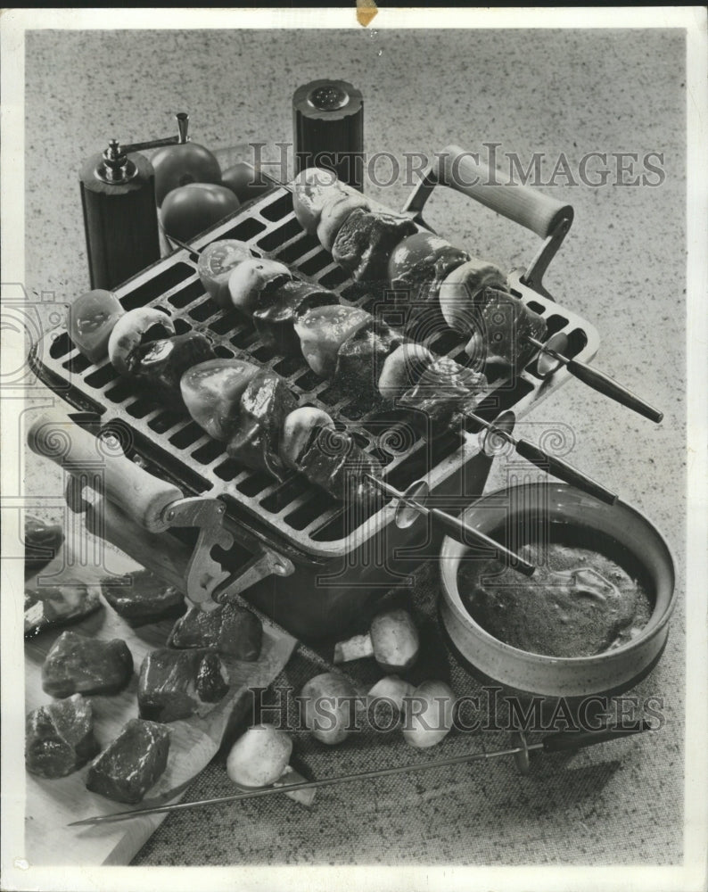 1981 Press Photo Shish Kebab - RRW43643 - Historic Images