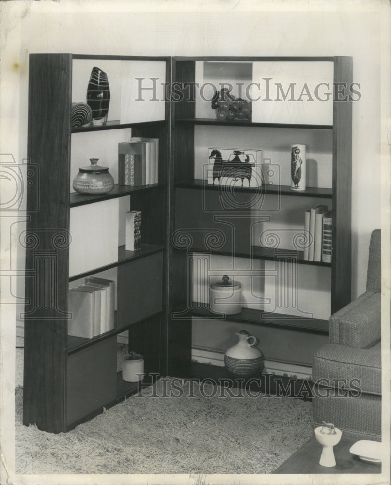 1962 Press Photo Bookcase Shelves Decoration Chicago - RRW43795 - Historic Images