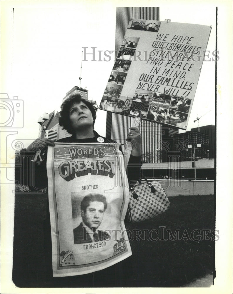 1986 Press Photo Hijinia Ayala Gun Rally Grant Park - RRW43875 - Historic Images