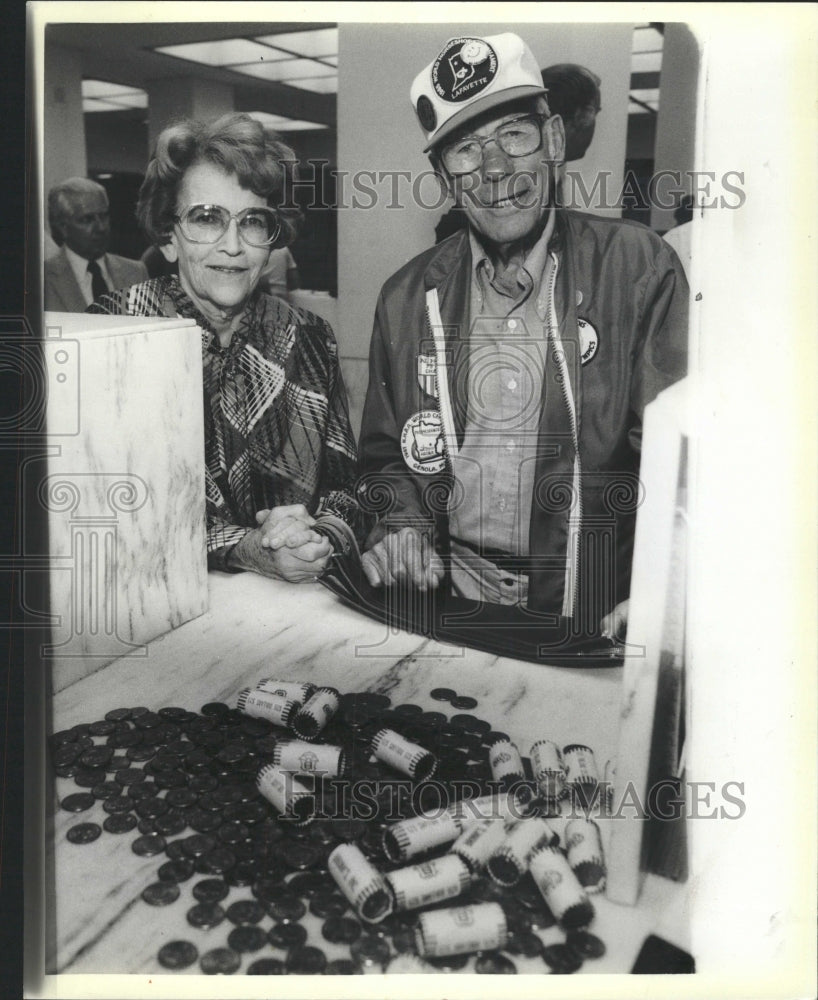 1986 Press Photo Phoebe Dover Country Collector Office - RRW44019 - Historic Images