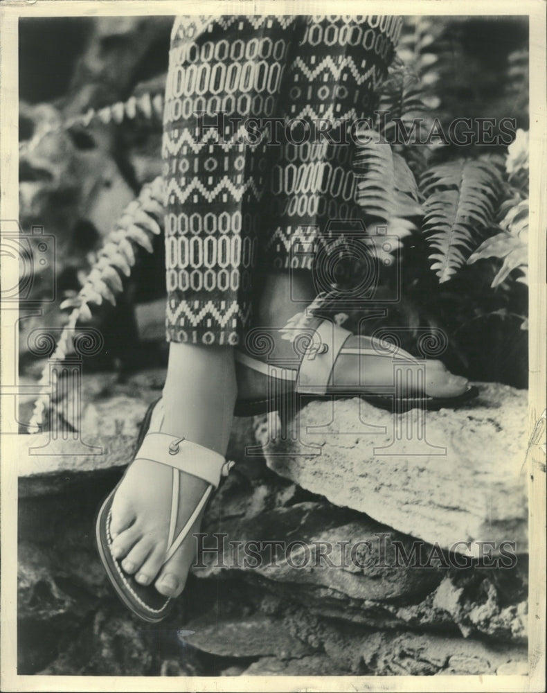 1963 Press Photo Thong Sandals Leather Straps Light Air - RRW44071 - Historic Images