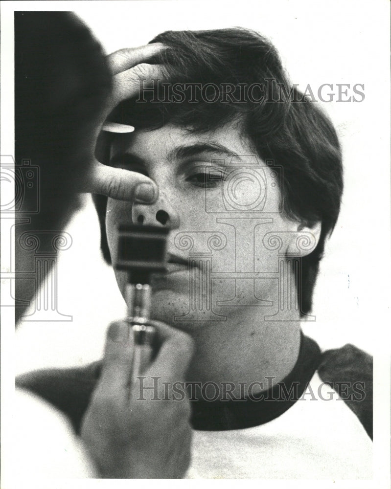 1980 Press Photo Physical Examination Nose Ear Mouth - RRW44225 - Historic Images