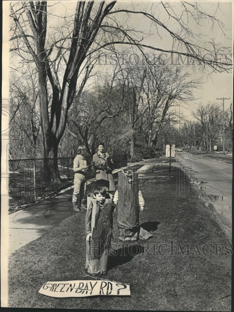 1966 Press Photo Children Tree Stumps Costume - RRW44341 - Historic Images