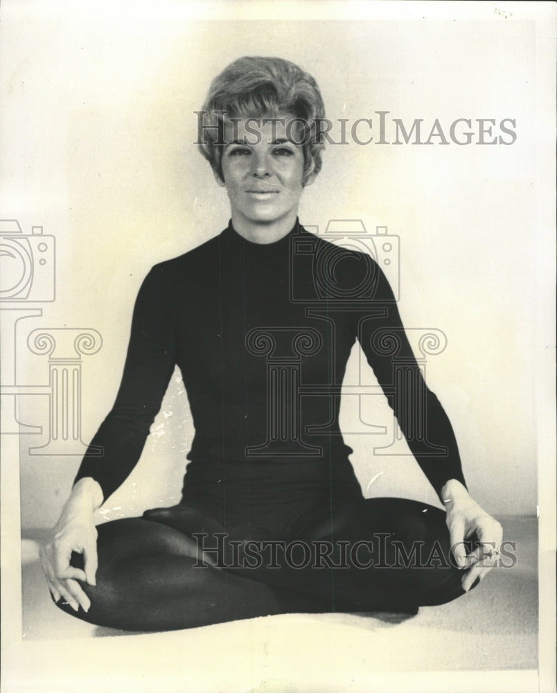 1971 Press Photo Yoga Exercise - RRW44363 - Historic Images