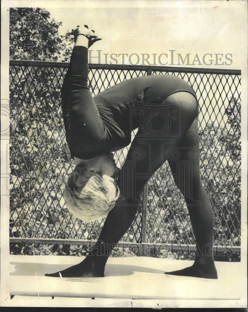 1972 Press Photo Yoga Exercise - RRW44391 - Historic Images