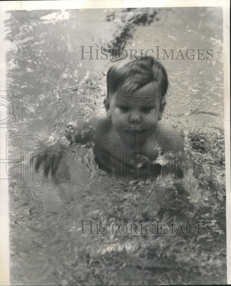 1967 Press Photo Soom Mother Swim Hand - RRW44515 - Historic Images