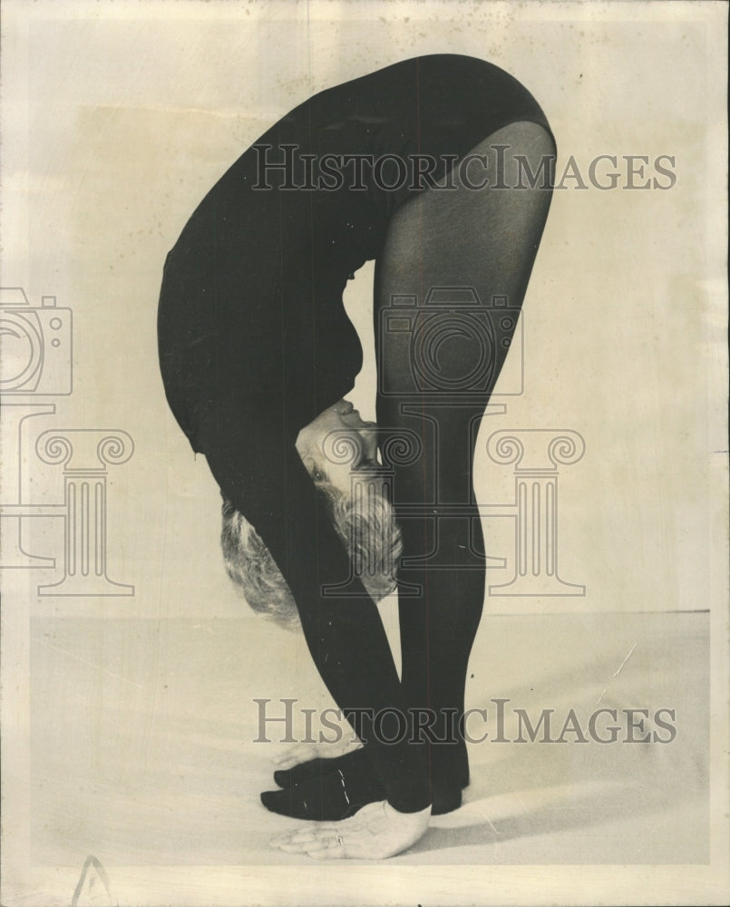 1973 Press Photo Yoga Forward Bend Demonstrated - RRW44533 - Historic Images