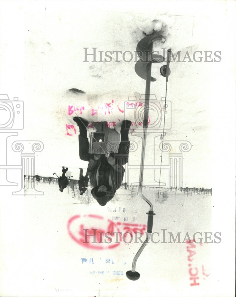 1979 Press Photo ED CERNY FISHING MONTROSE HARBOR - RRW44929 - Historic Images