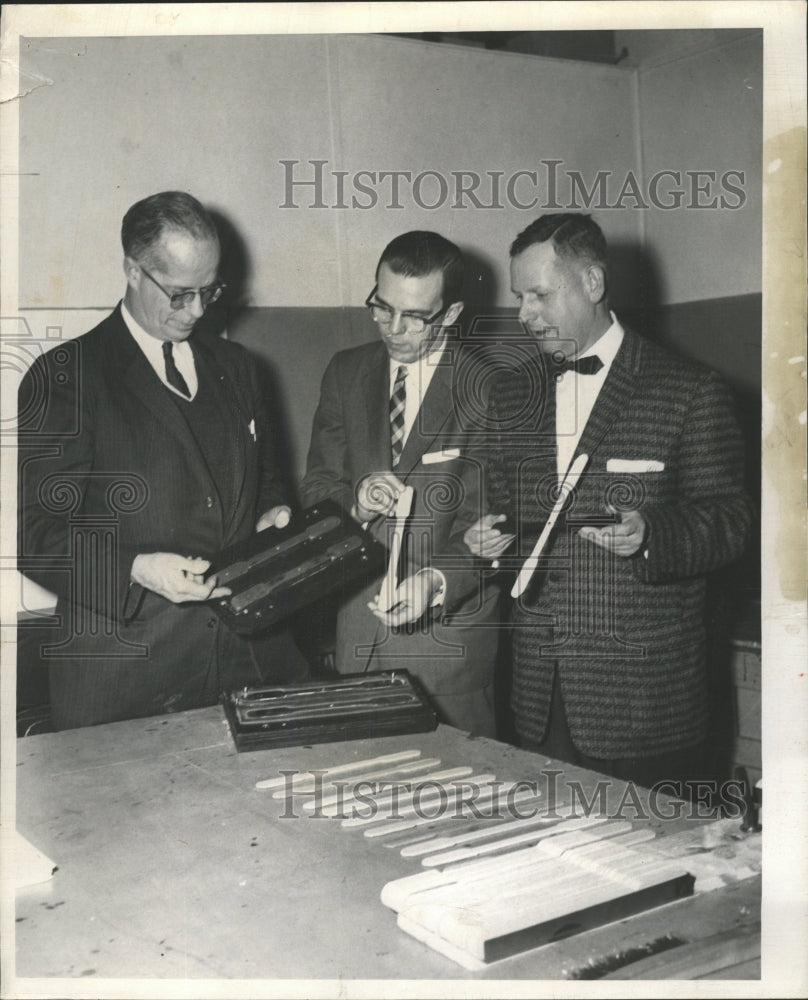 1959 Press Photo Checking Skill-Co. Business Men - RRW45025 - Historic Images