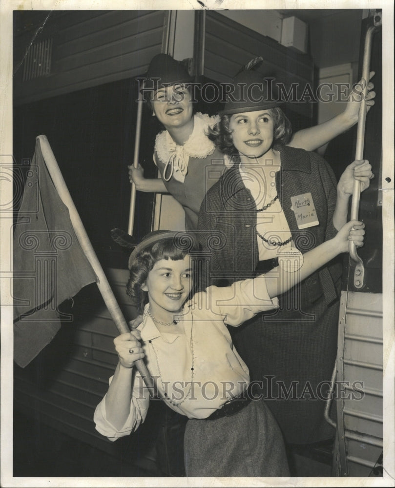 1958 Press Photo Jr Achievement Delegates Wave Goodbye - RRW45027 - Historic Images