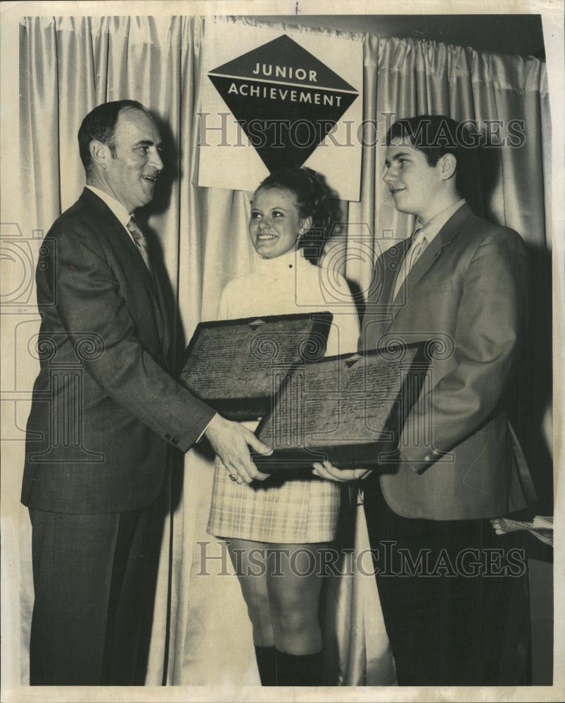 1970 Press Photo Awards for JA King and Queen - RRW45035 - Historic Images