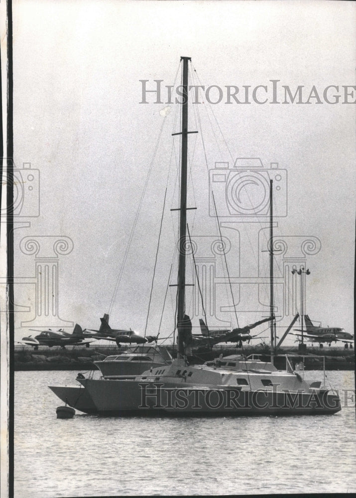 1974 Press Photo Peter Wilson Quee Queg Boat Sail World - RRW45093 - Historic Images