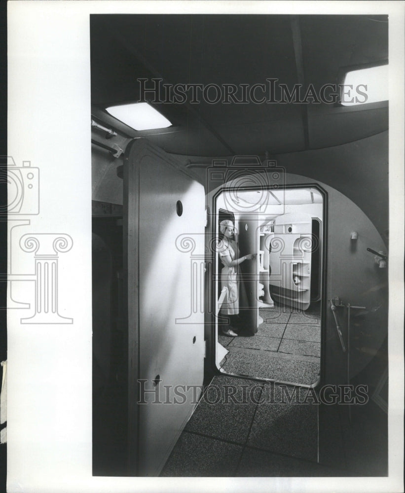 Press Photo Hyperbaric Oxygen Research Center/Illinois - RRW45163 - Historic Images