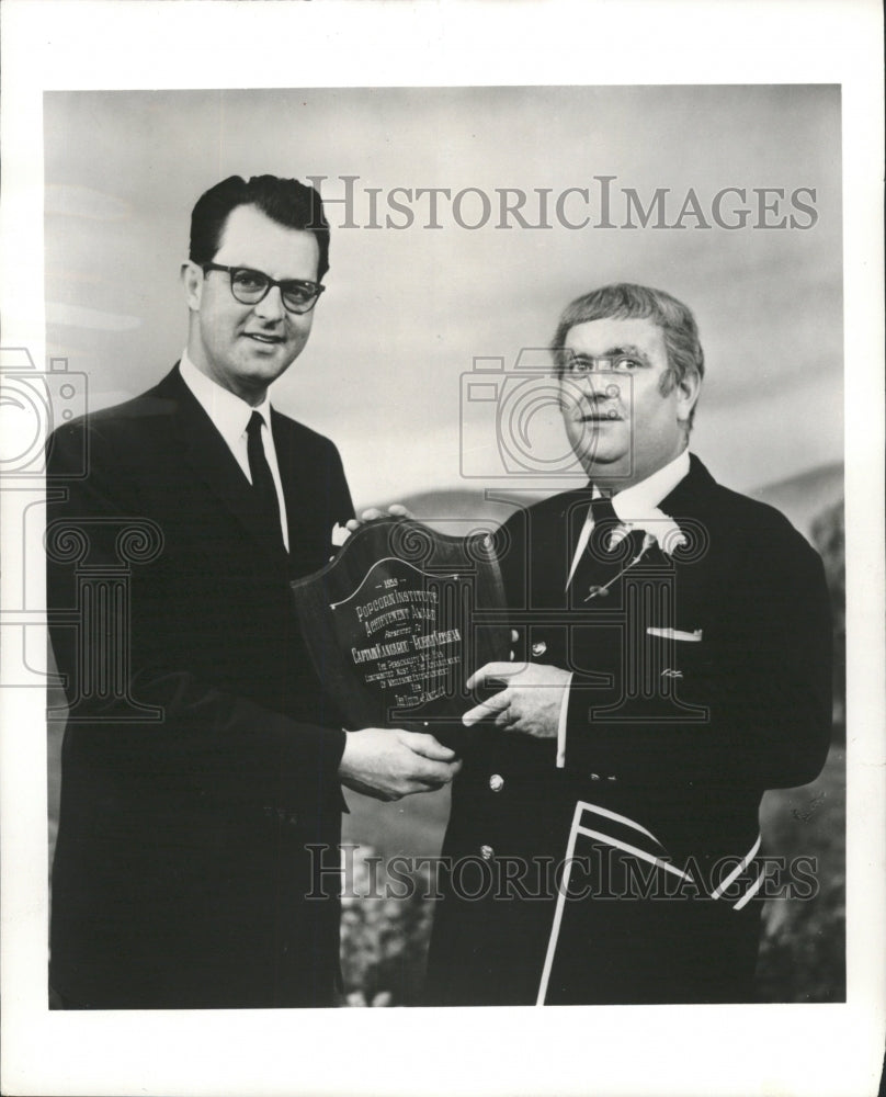 1959 Press Photo Robert Keeshan Receives Award - RRW45615 - Historic Images