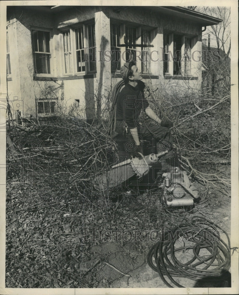 1949 Press Photo Jerry Smith Park Ridge Tree Service - RRW45855 - Historic Images