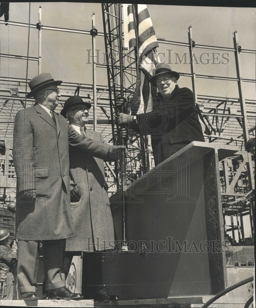 1960 Press Photo Lakefront Exposition Center topping - RRW46247 - Historic Images