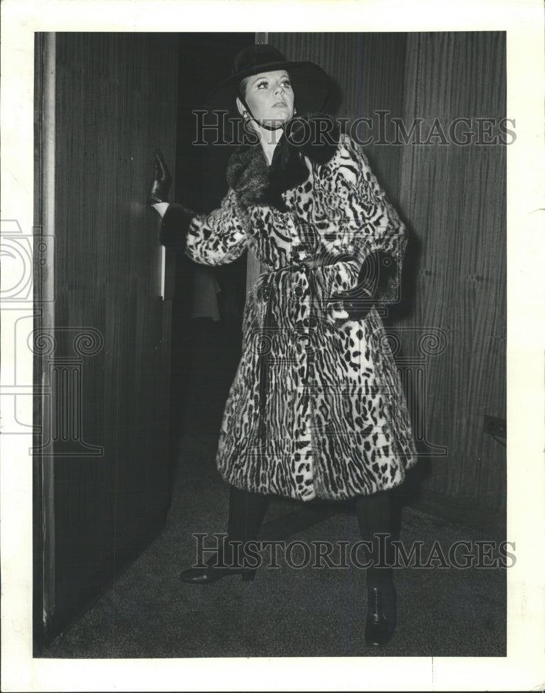 1970 Press Photo Mink coat resembles ocelot fur. - RRW46315 - Historic Images