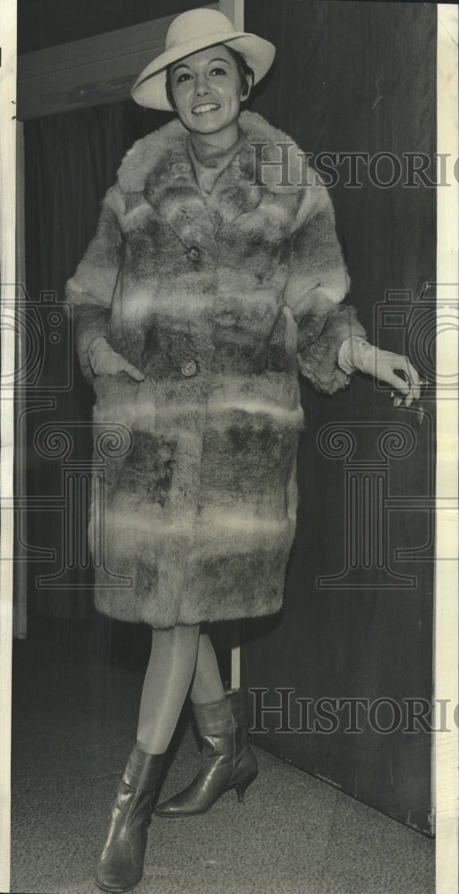 1965 Press Photo Ardelle Tuma Models Lapin Coat Winter - RRW46465 - Historic Images