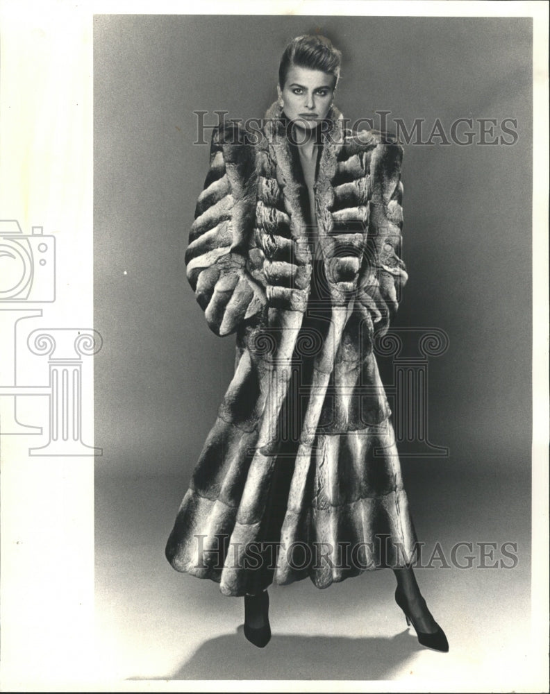 1986 Press Photo Chinchilla coat by Carolina Herrera - RRW46471 - Historic Images