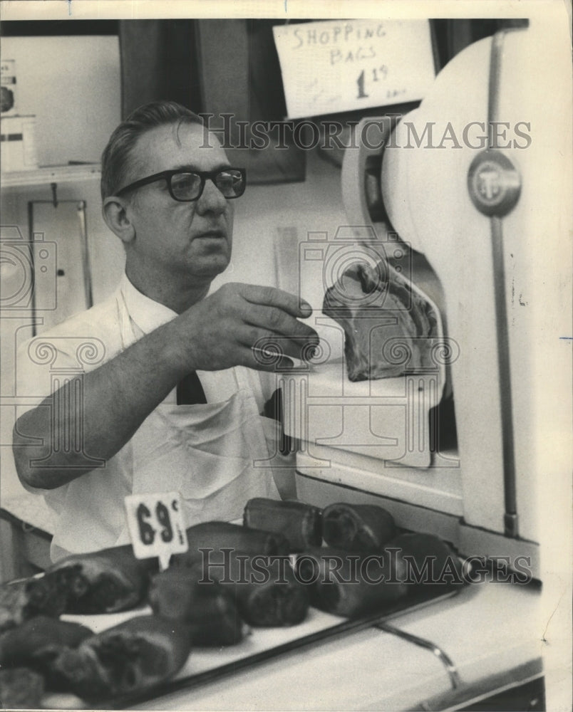 1972 Press Photo Butcher Walter Krupela Cutting Meat - RRW46495 - Historic Images