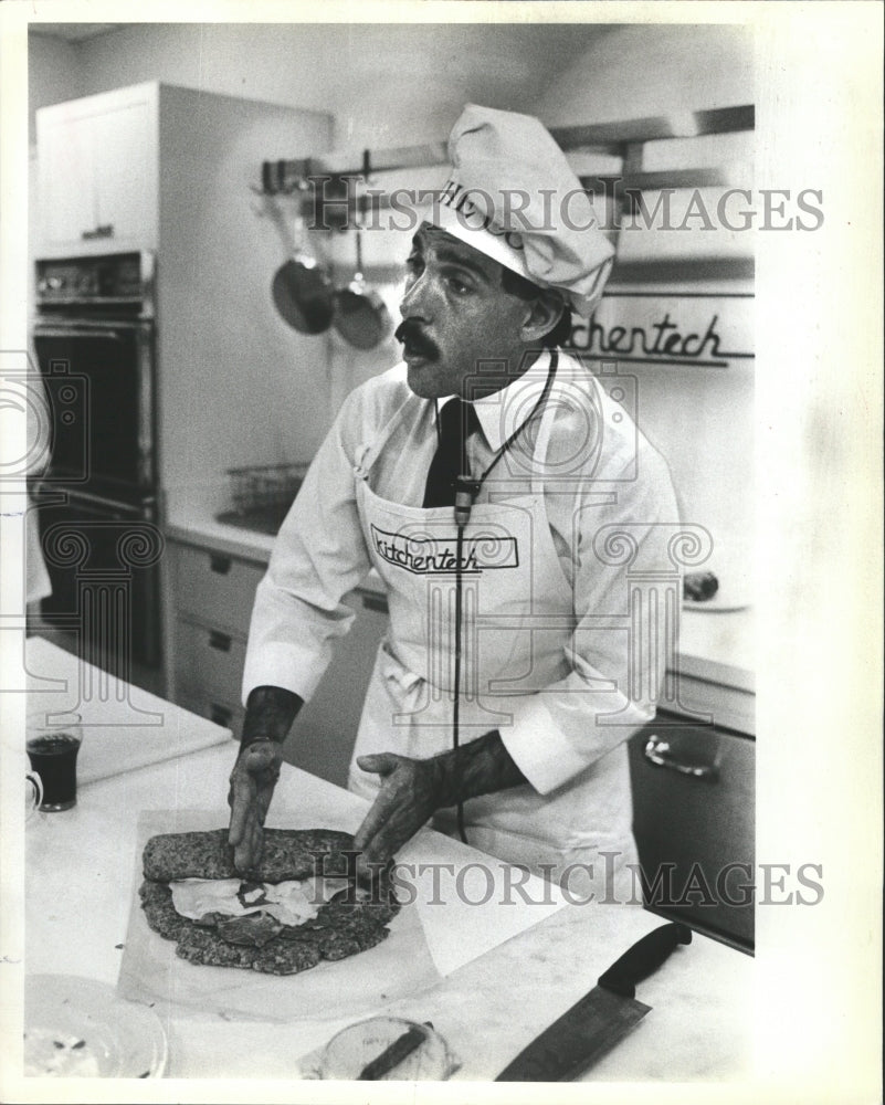 1982 Press Photo David Donley Chef Sicilian Meat Loaf - RRW46511 - Historic Images