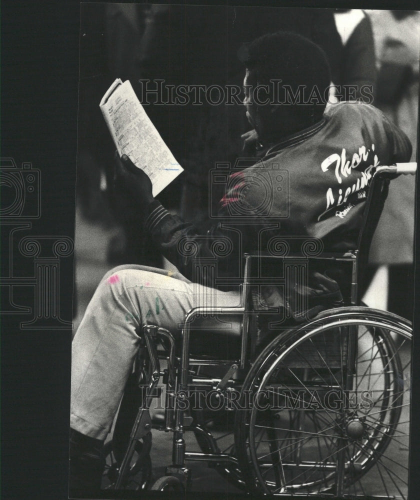 1980 Press Photo Handicapper at work at race track - RRW46587 - Historic Images