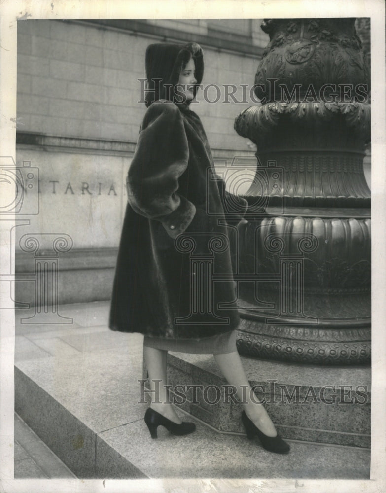 1947 Press Photo Woman Muskrat Fur Mouton Greatcoat - RRW46625 - Historic Images