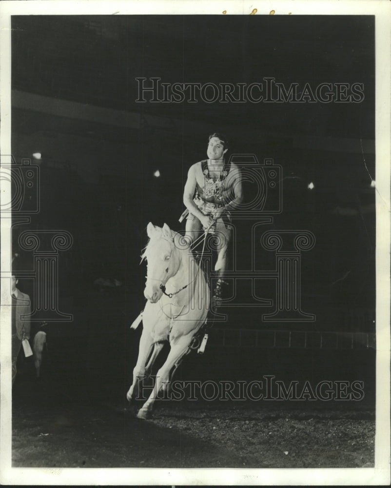 1966 Press Photo Skilled Horse Riders Chicago Stadium - RRW46687 - Historic Images