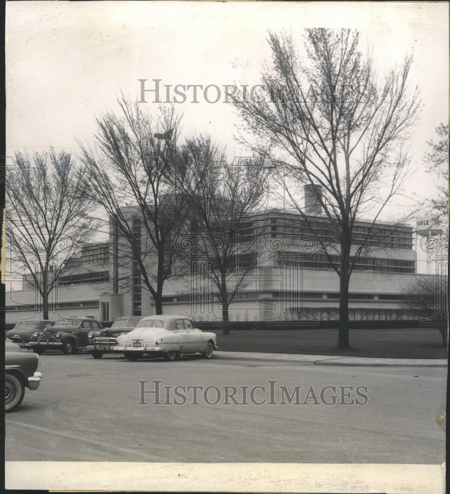 1954 Press Photo GD Searle &amp; Co. Plant Industrial Bldg. - RRW46743 - Historic Images