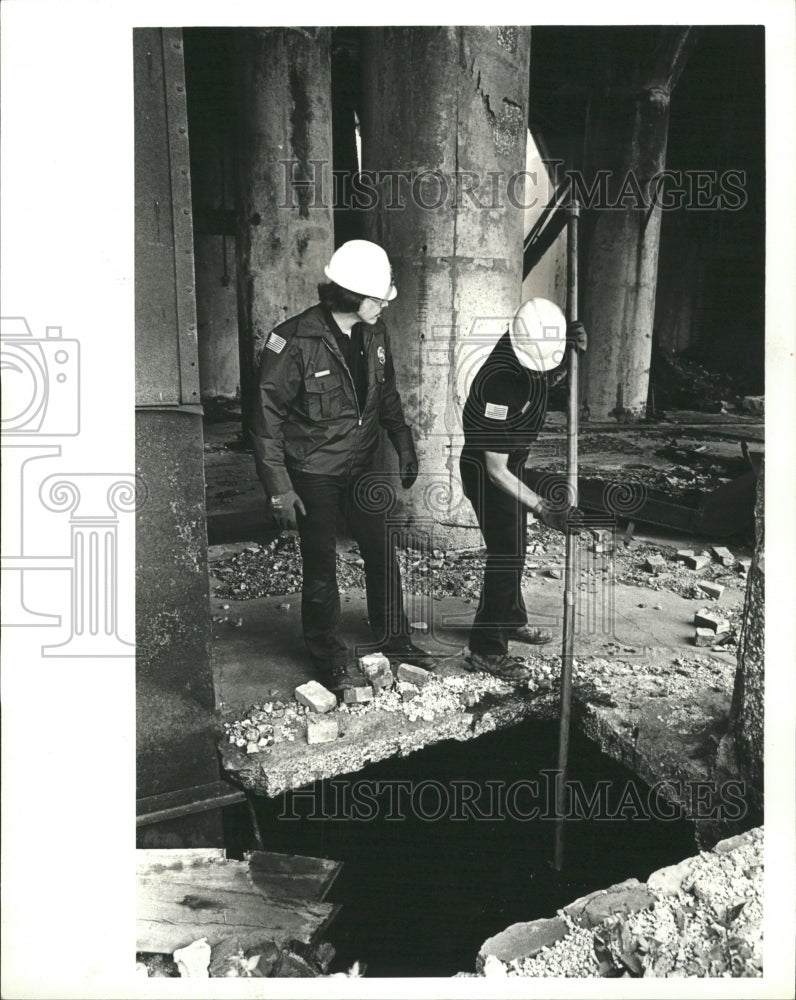 1980 Press Photo Chicago Pollution Control Officers - RRW46785 - Historic Images