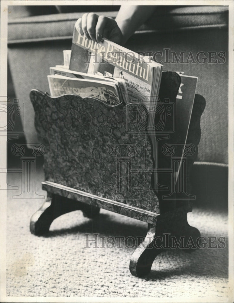 1964 Press Photo Tortoise Vinyl Film Magazine Rack - RRW46847 - Historic Images