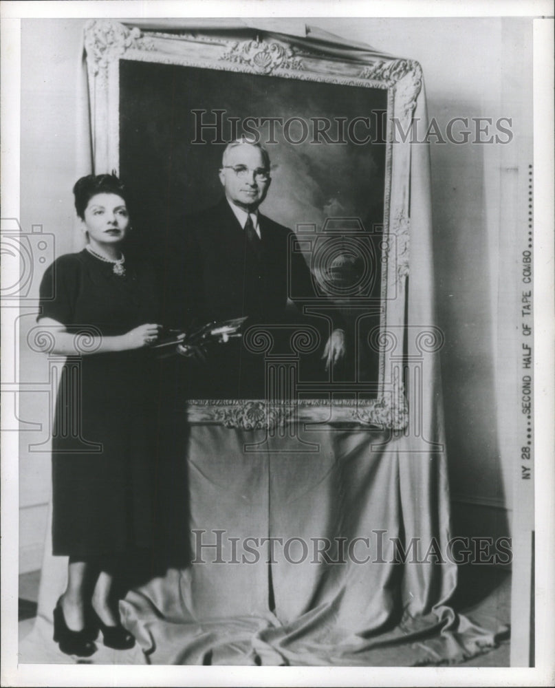 Press Photo Portrait - RRW46949 - Historic Images