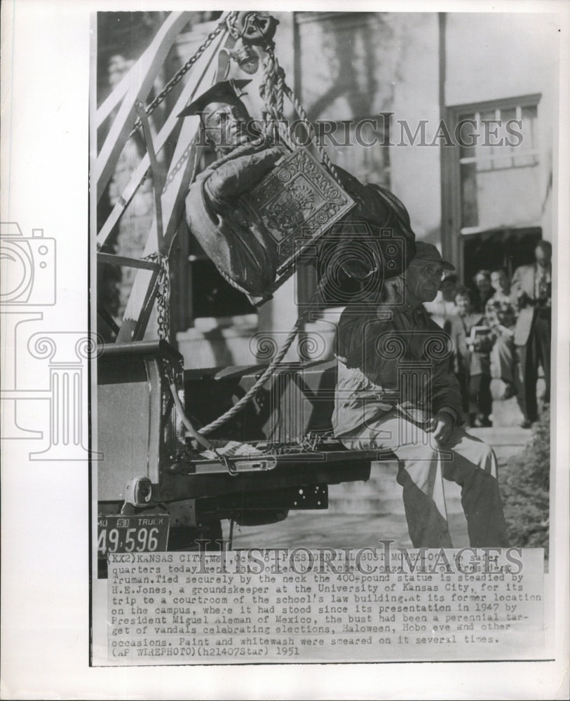 1951 Press Photo President Truman Bronze Bust - RRW46951 - Historic Images