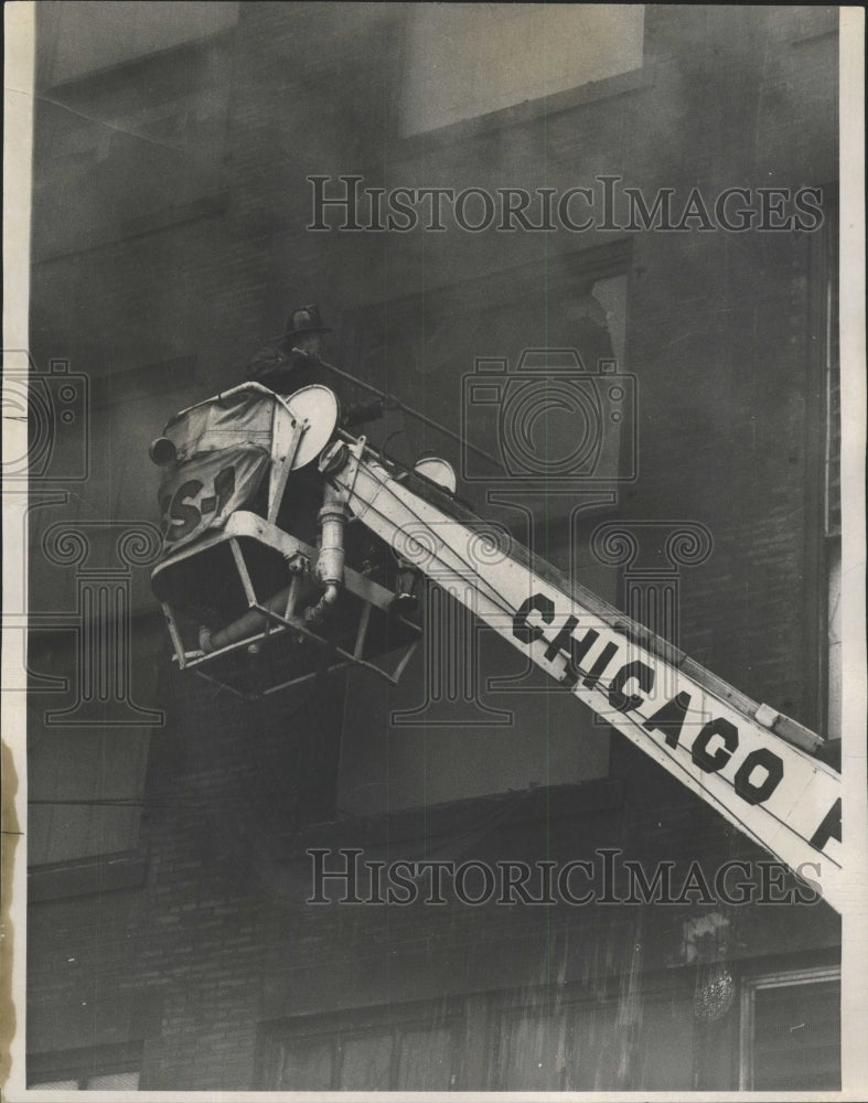 1968 Press Photo Fireman Works State St. Fire - RRW47027 - Historic Images