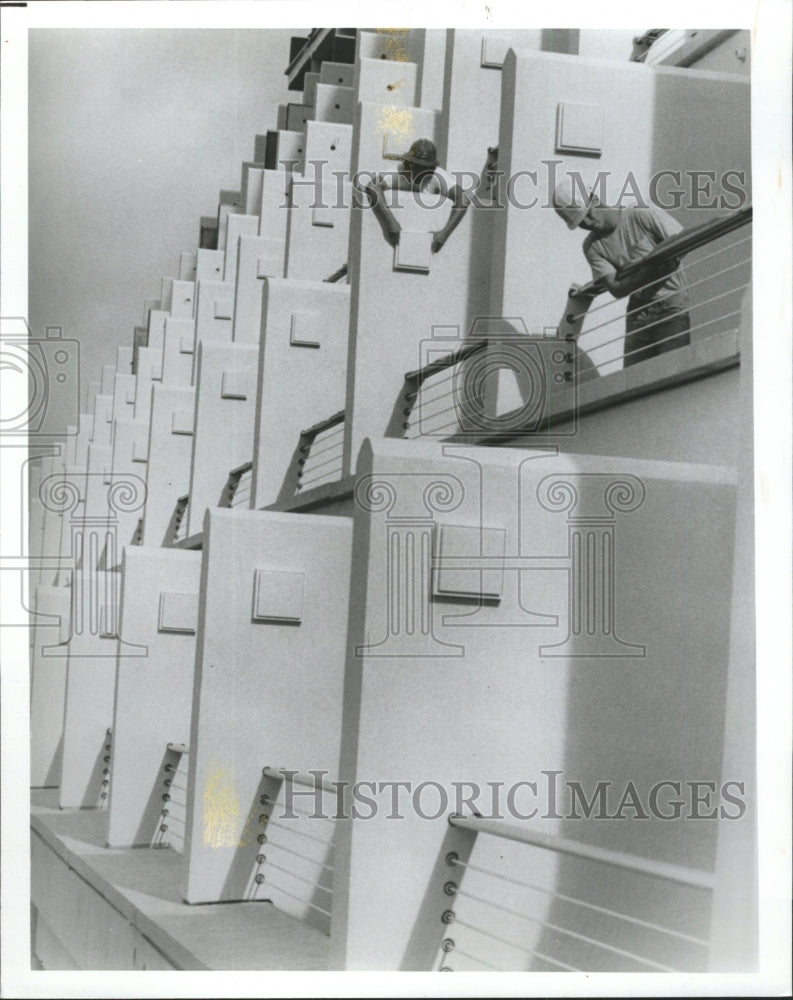 1992 Press Photo Stouffer Concourse Hotel Construction - RRW47075 - Historic Images