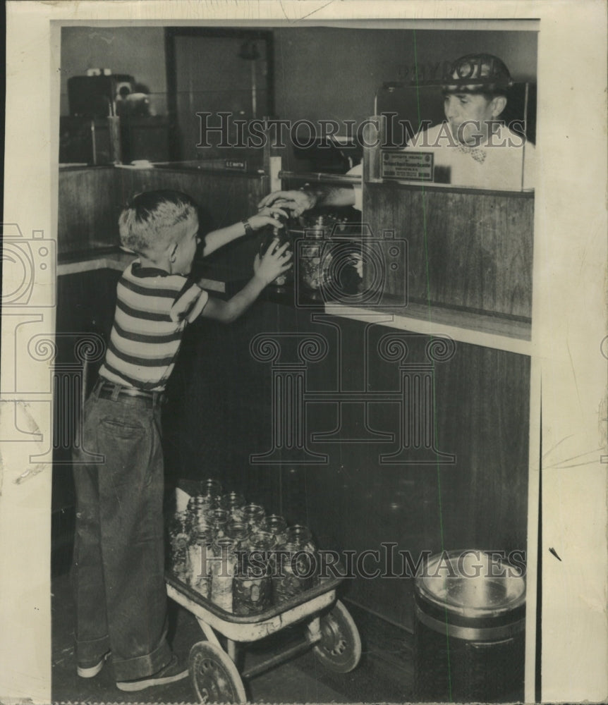 1953 Press Photo Ronnie Olgers Fruit Jar Savings Bank - RRW47077 - Historic Images