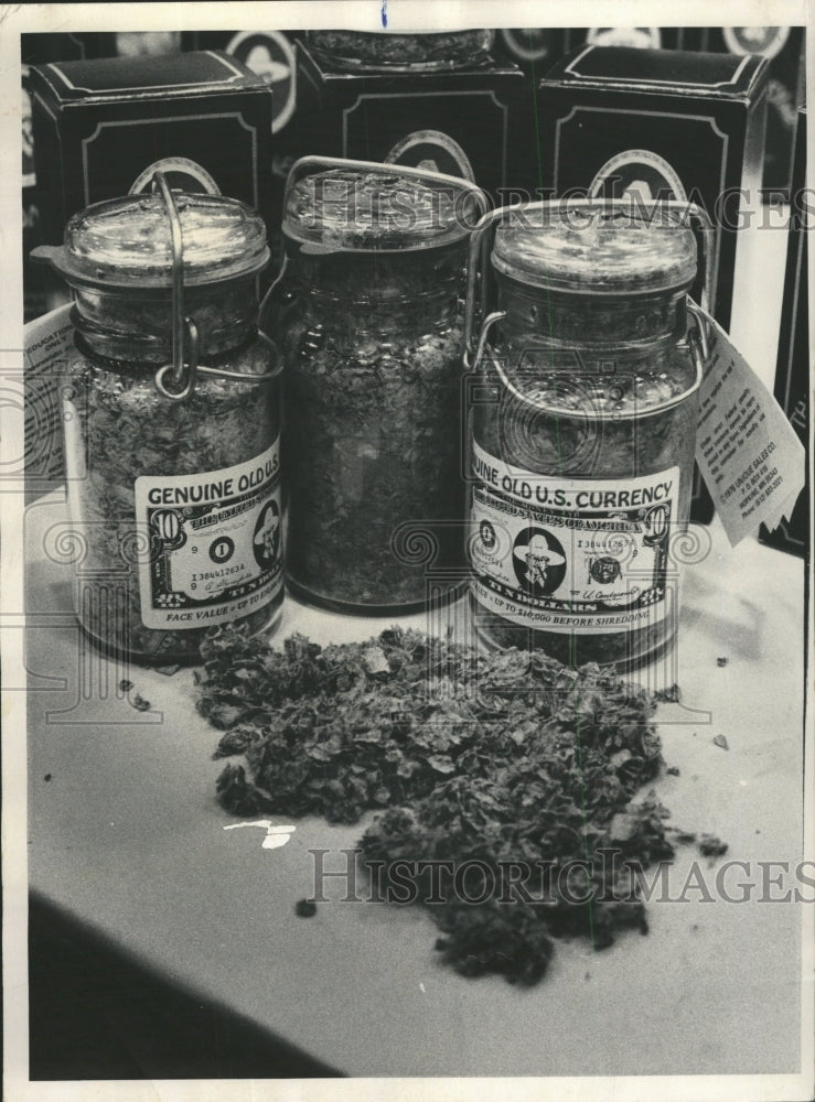 1976 Press Photo Mason Jar/Shredded US Currency - RRW47083 - Historic Images