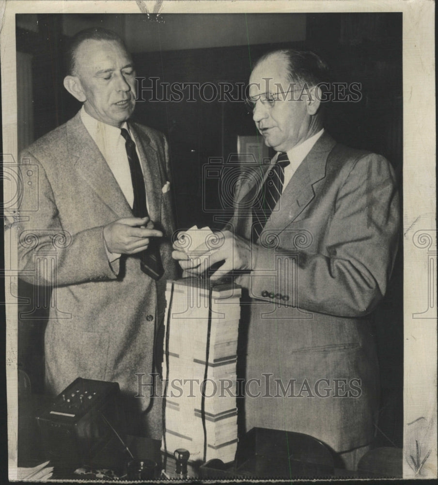 1954 Press Photo Fake Money - RRW47091 - Historic Images